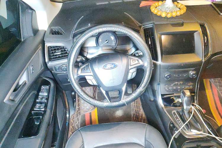 Used Ford Edge 2018 EcoBoost 245 Four-Wheel Drive Titanium 7-Seater Steering Wheel