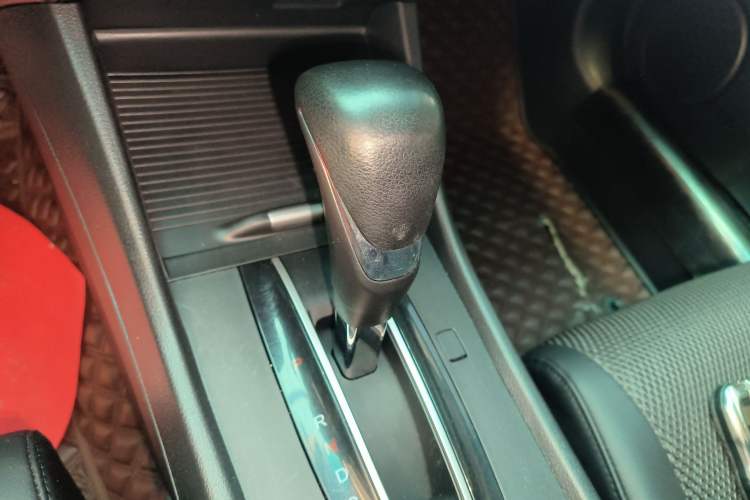 Used Honda Jade 2017 1.8L automatic Comfort version 5 seats Gear Lever