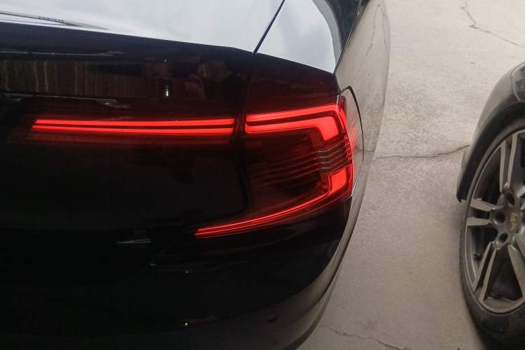 Used Volvo S90 New Energy 2022 T8 eDrive Hybrid Luxury Edition Exterior 3