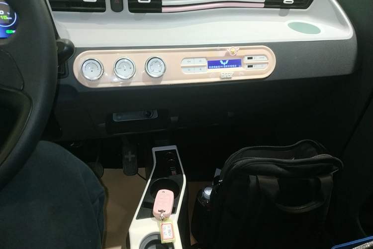 Used Wuling Hongguang MINIEV 2022 Macaron Premium Model – Lithium Iron Phosphate
