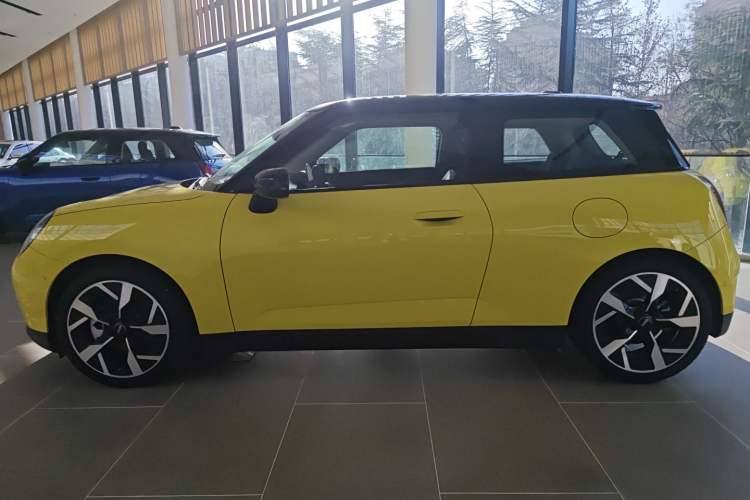 Used MINI Electric MINI COOPER 2024 452km COOPER SE Artist