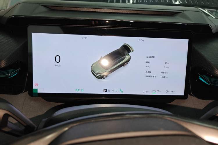 Used Lynk & Co 08 EM-P 2025 220 km All-Wheel-Drive Performance Halo