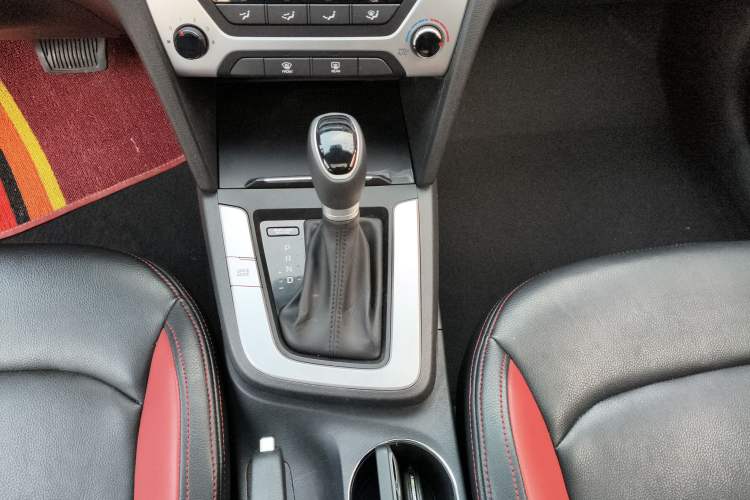 Used Hyundai Elantra (6th Generation / Lingdong) 2016 1.6L Automatic ZhiXuan – Elite Version Gear Lever