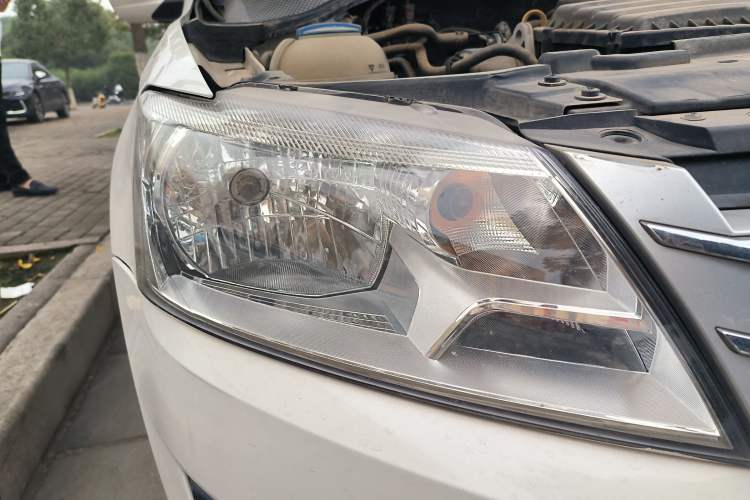 Used Volkswagen Santana 2015 1.6L Manual Comfort Edition
