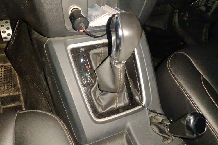 Used BAIC Off-Road BJ40 2016 40L 2.3T Automatic All-Wheel Drive Premium Edition Gear Lever