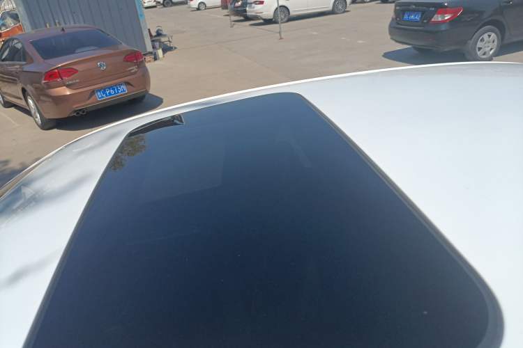 Used Geely Auto Emgrand 2023 4th Generation Champion Edition 1.5L CVT Prestige Model Roof