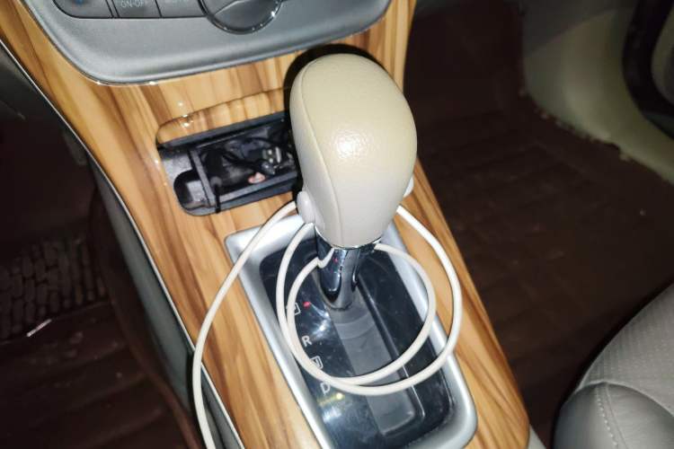 Used Nissan Sylphy 2014 1.6XV CVT Deluxe Edition Gear Lever