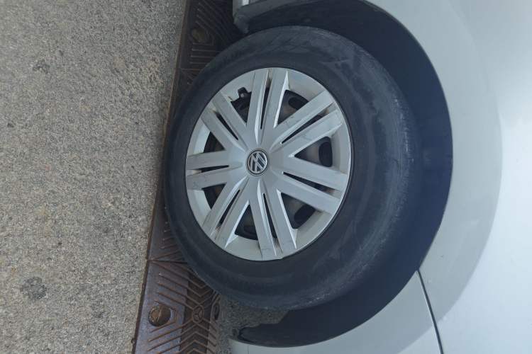 Used Volkswagen Polo 2014 1.4L Manual Fashion Edition Right Front Wheel Hub