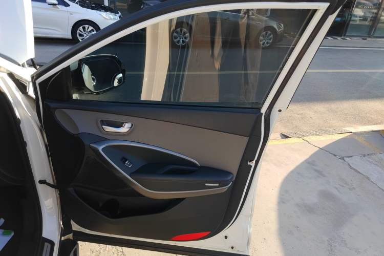 Used Hyundai Grand SantaFe 2013 3.0L 7-Seater 4x4 Flagship Edition