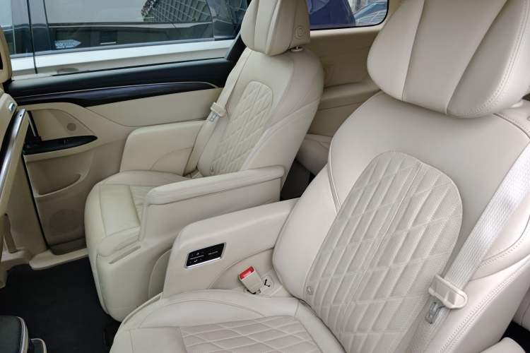 Used Buick GL8 2022 ES Land Cruiser 653T Luxury Model
