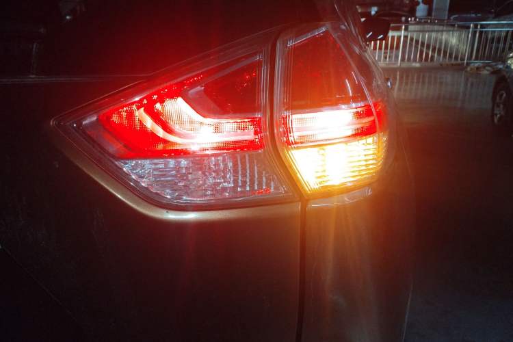 Used Nissan X-Trail 2015 2.0L CVT Comfort MAX Edition 2WD