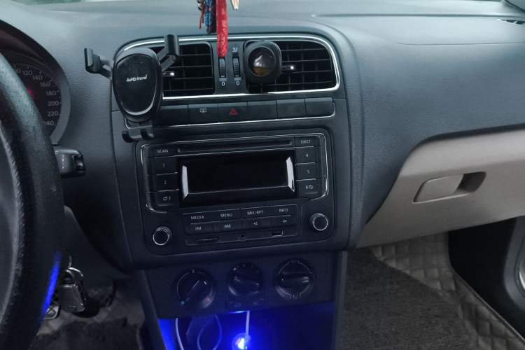 Used Volkswagen Polo 2013 1.6L Manual Comfort Edition
