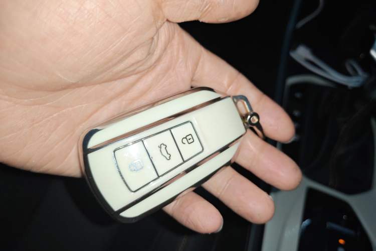 Used Dongfeng Aeolus Yixuan 2023 Mach Edition 1.5L Automatic Chasing Wind Version Vehicle Key