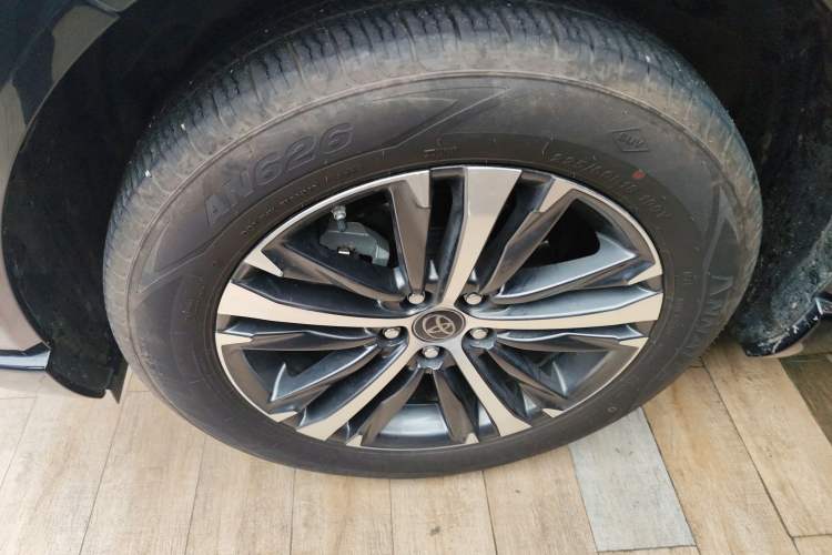 Used Toyota Venza 2023 2.0L CVT Two-Wheel Drive Luxury Edition Exterior 4