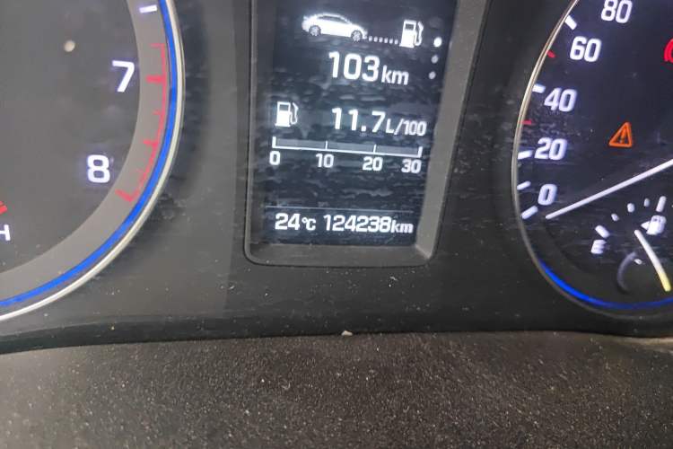 Used Hyundai Mistra 2016 1.6T Automatic Smart GLS Odometer Close Up