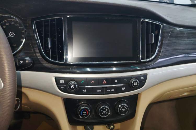 Used Baojun 730 2016 1.5L Manual Comfort Version 7 Seats China V Emission Standard Audio And AC Panel