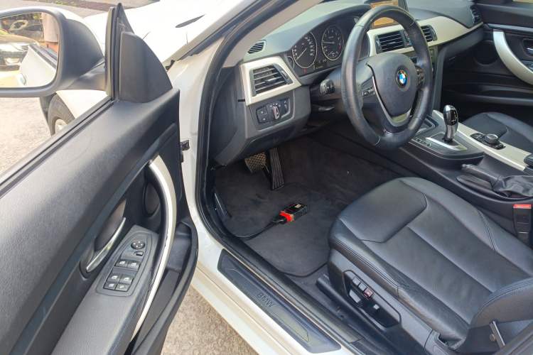 Used BMW 3 Series GT 2013 320i Leading Model
