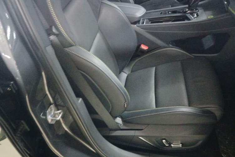 Used Lynk & Co 03 2023 2.0TD DCT JingPro Right Front Seat