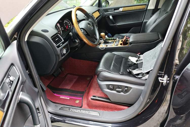 Used Volkswagen Touareg 2018 3.0 TSI Glory Collection Edition Driver Seat