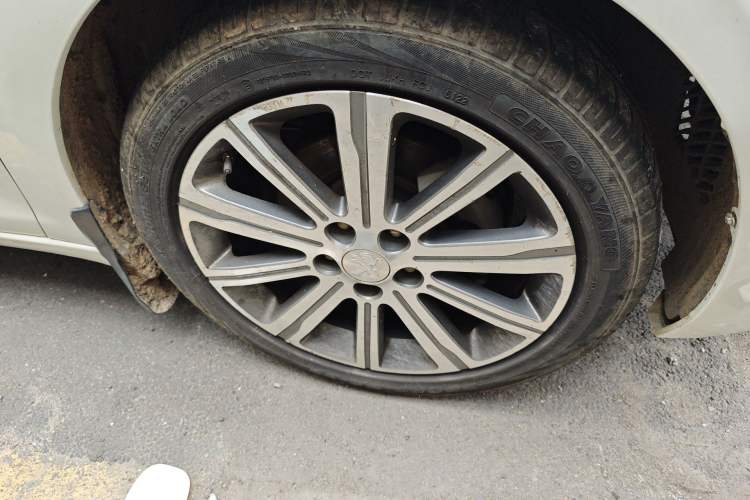Used Peugeot 408 2015 1.2T Automatic Luxury Edition Right Front Wheel Hub