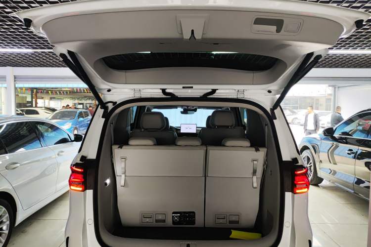 Used Roewe iMAX8 New Energy 2025 1.5T DMH Lu Zun Deluxe Edition Trunk