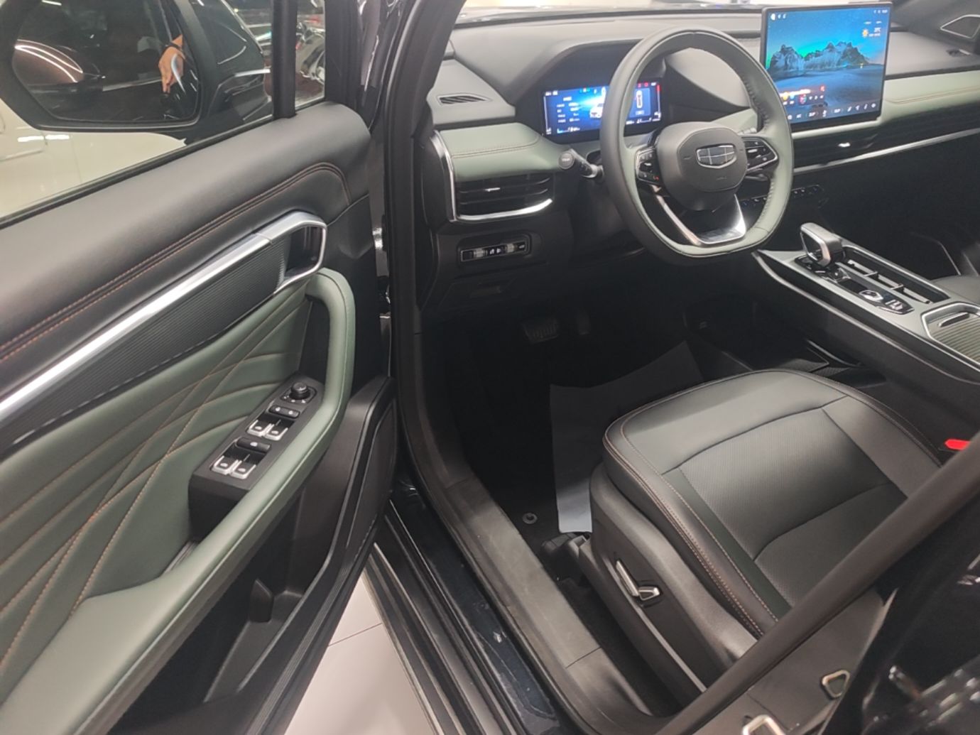 Geely Auto Haoyue L 2024 2.0T DCT Prestige Version — снимка 18