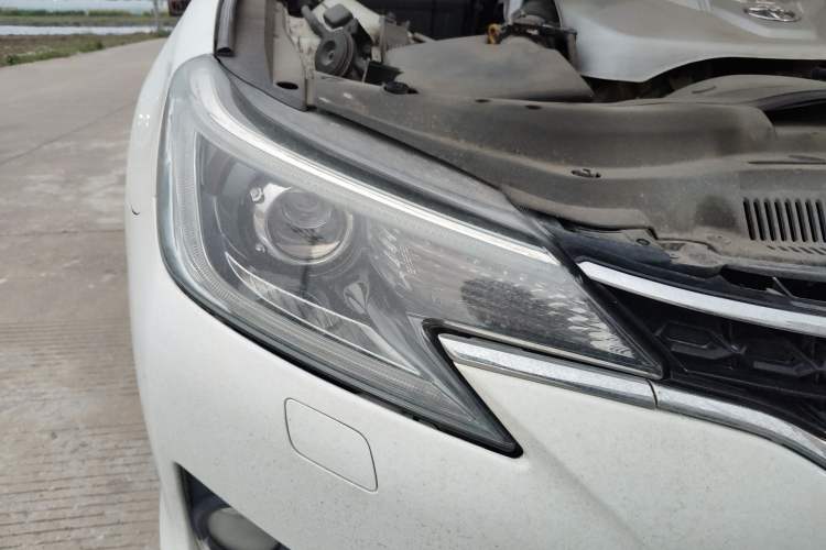 Used Toyota Reiz 2013 2.5S Elite Edition Right Front Headlight
