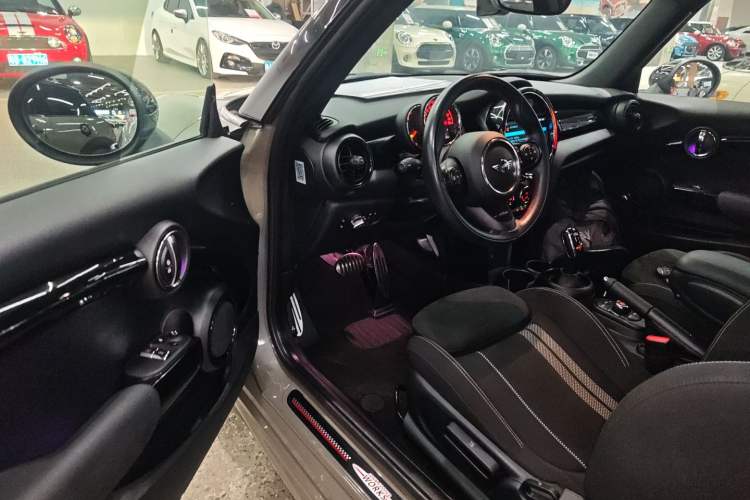 Used MINI MINI 2018 1.5T COOPER Racing Driver
