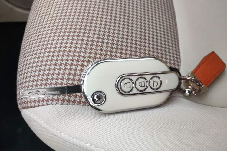 Used Wuling Hongguang MINIEV 2024 3rd Generation 215km Advanced Version Vehicle Key