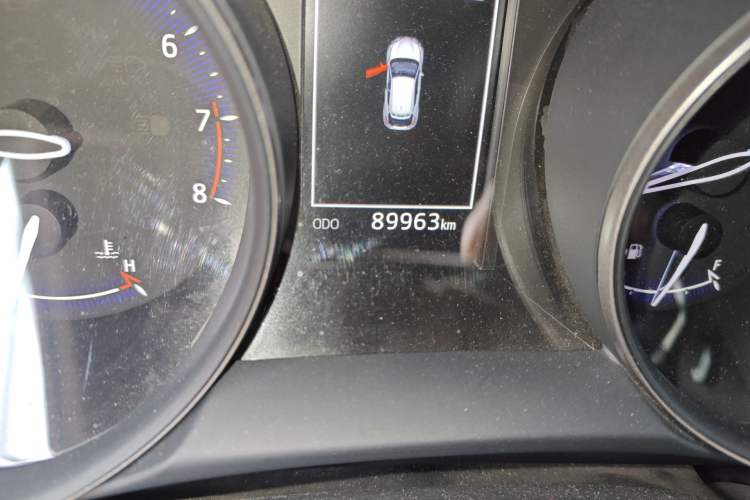 Used Toyota C-HR 2018 2.0L Leading with Sunroof China V Standard Odometer Close Up