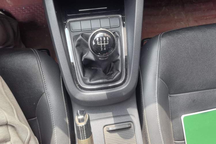 Used Volkswagen Sagitar 2015 1.6L Manual Comfort Model