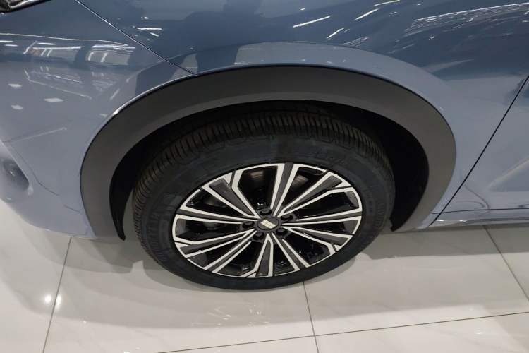 Used Geely Galaxy Xingjian 7 EM-i 2025 120km Flagship Edition Left Front Wheel Hub