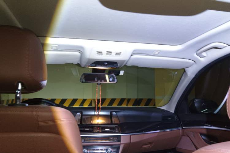 Used BMW 5 Series 2015 520i Elegant Edition Headliner