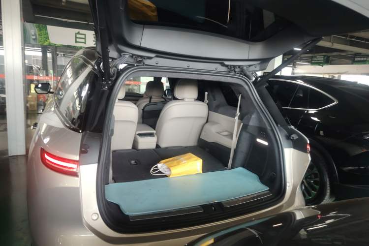 Used Nio ES8 2023 75 kWh Executive Edition