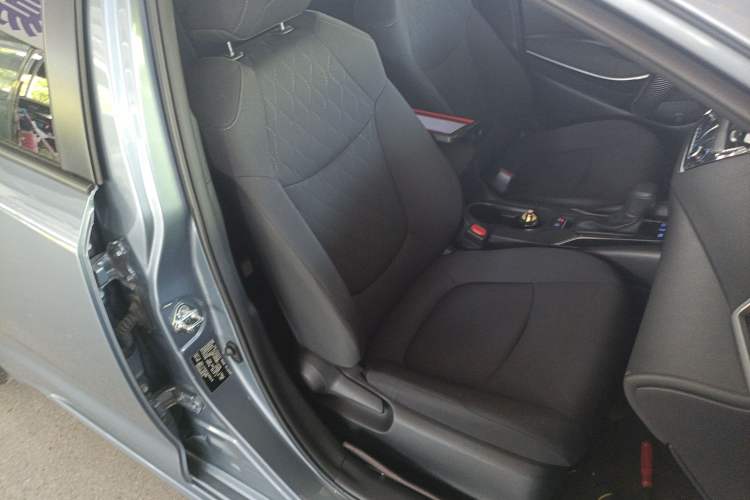 Used Toyota Corolla 2021 Dual-Motor 1.8L E-CVT Elite Edition Right Front Seat