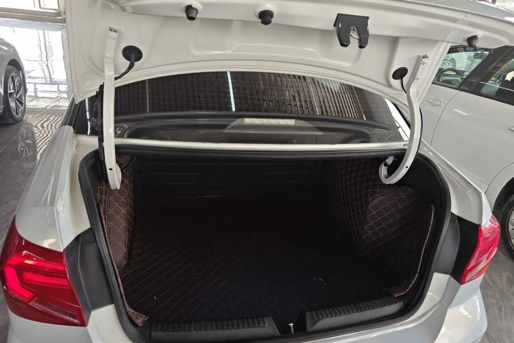 Used Volkswagen Jetta 2017 1.4L Manual Fashion Edition
