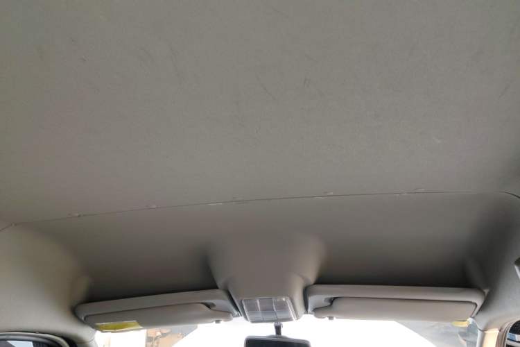 Used SAIC MAXUS Xintu V80 2024 Aotong Value Edition 6AMT Short Wheelbase Mid-Roof Model 127 Ps 5/6 Seats
