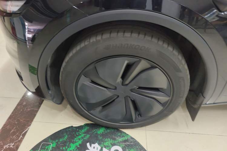 Used Tesla Model Y 2025 Updated Version Long-Range All-Wheel Drive Left Front Wheel Hub