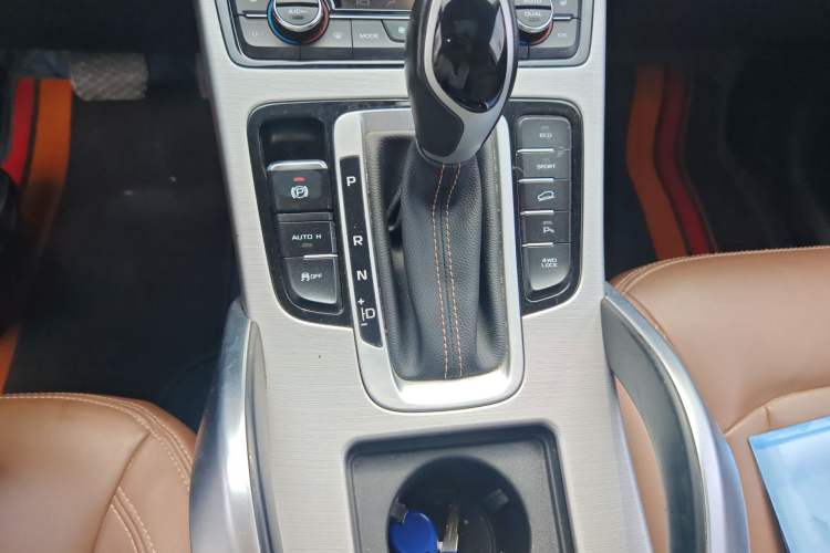 Used Geely Auto Emgrand X7 Sport 2016 1.8TD Automatic All-Wheel-Drive ZhiZun Edition Gear Lever
