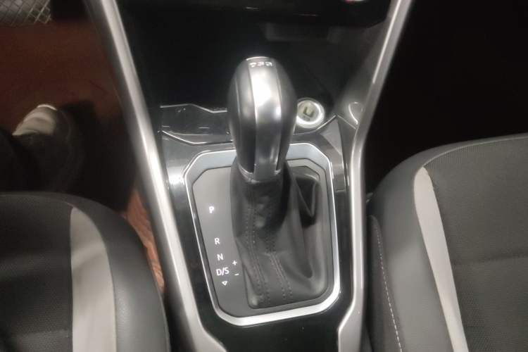 Used Volkswagen T-ROC 2020 230TSI DSG Two-Wheel Drive Advanced Version Gear Lever