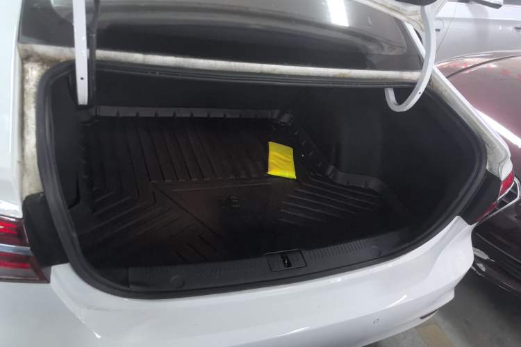 Used Roewe i6 2020 PLUS 1.6L CVT 4G Connected Glory Luxury Edition