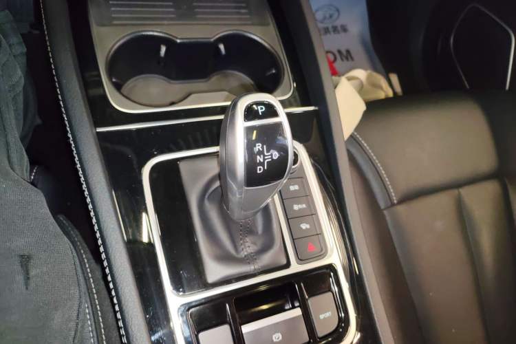 Used BYD Song MAX 2021 Upgraded Model 1.5T Automatic Prestige 6-Seater Gear Lever