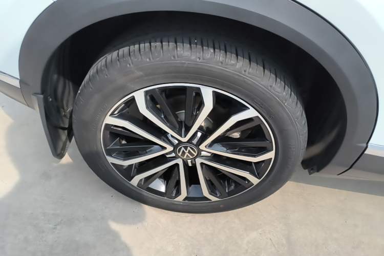 Used Volkswagen T-ROC 2022 280TSI DSG Two-Wheel Drive Comfort PLUS Right Rear Wheel Hub