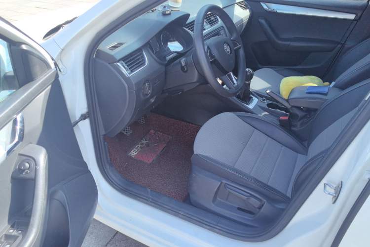 Used Skoda Octavia 2017 1.6L Manual Front-Wheel-Drive Version