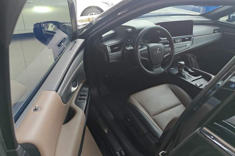 Used Lexus ES 2022 300h Excellence Edition