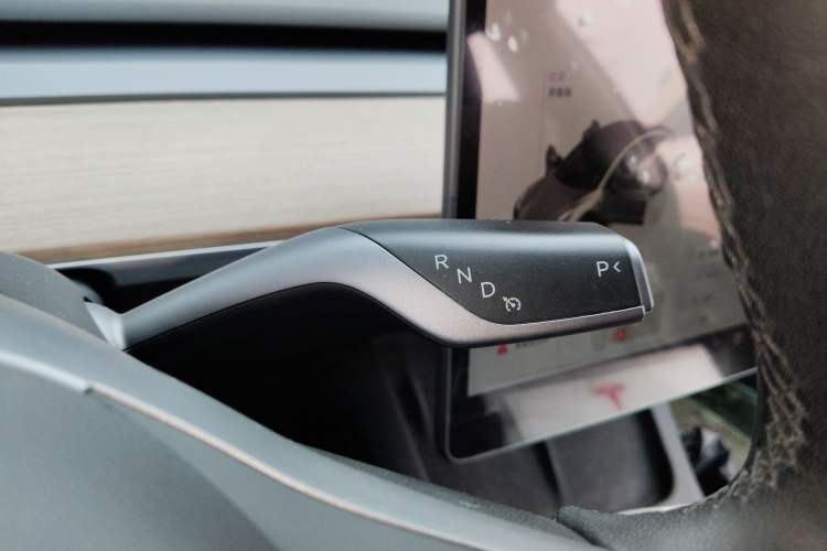 Used Tesla Model 3 2021 Revised Version II – Performance High-Performance All-Wheel-Drive Edition Gear Lever