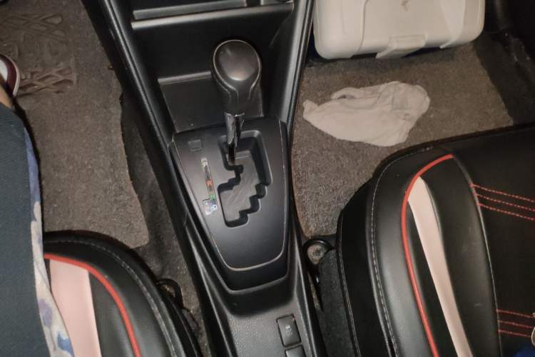 Used Toyota YARiS L Zhi Xiang 2017 1.5E CVT Dynamic Edition Gear Lever