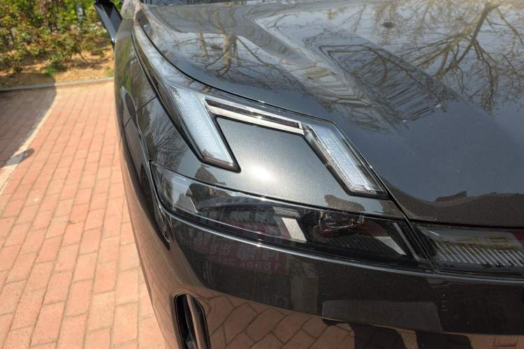 Used Lynk & Co 08 EM-P 2025 120km Long-Range Pro Right Front Headlight