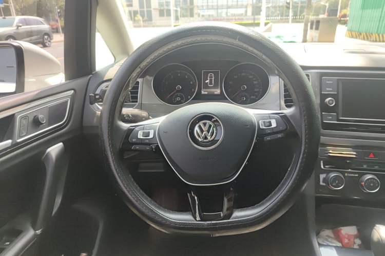 Used Volkswagen Golf Sportsvan 2018 230TSI Automatic Trend Edition Steering Wheel