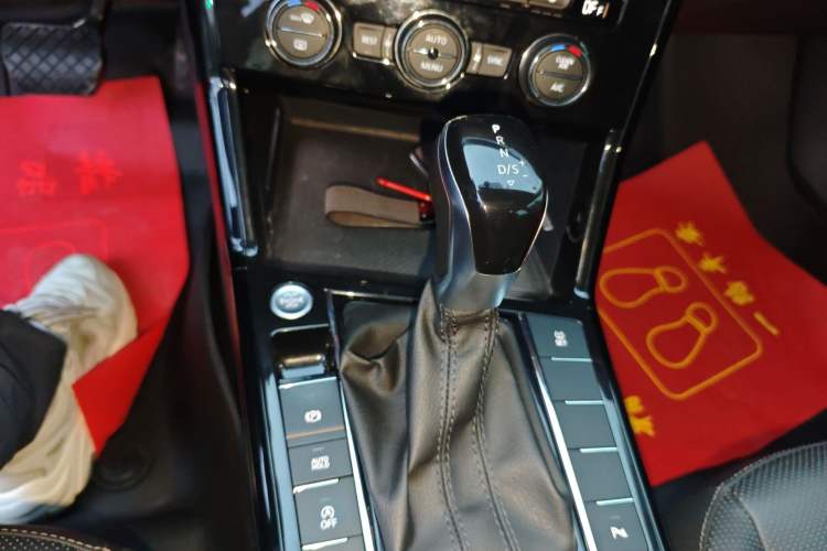 Used Volkswagen Passat 2019 330TSI Luxury Edition China V Standard Gear Lever